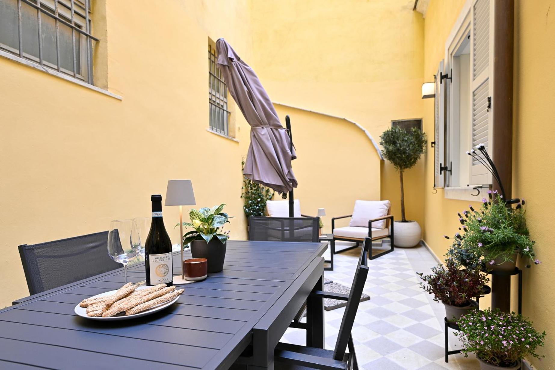 Monti Luxury Patio Roma